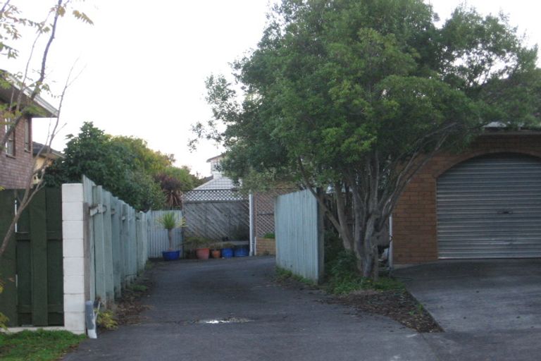 Photo of property in 1/14 Glucina Avenue, West Harbour, Auckland, 0618