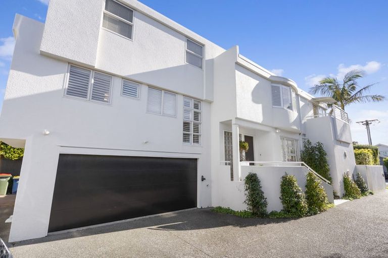 Photo of property in 1/2 Holiday Road, Milford, Auckland, 0620