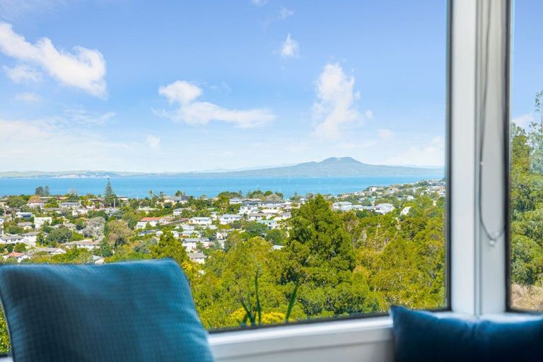 Photo of property in 2/194 Glenvar Road, Torbay, Auckland, 0630