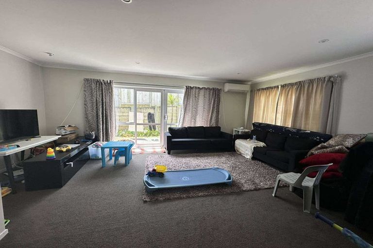 Photo of property in 8/20 Glanmire Road, Newlands, Wellington, 6037