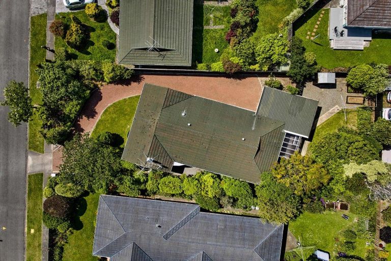 Photo of property in 21 Rewarewa Crescent, Waikanae, 5036