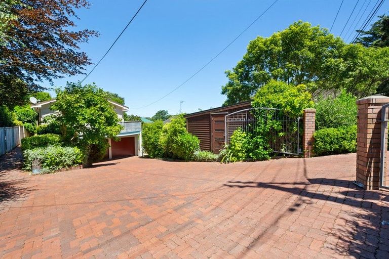 Photo of property in 22 Tio Tio Road, Miramar, Wellington, 6022