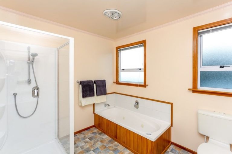 Photo of property in 37b Breakwater Road, Moturoa, New Plymouth, 4310