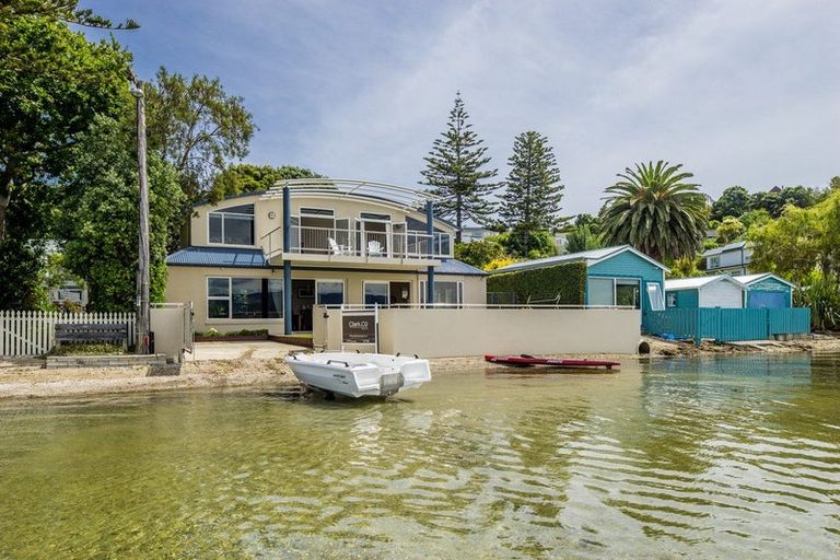 Photo of property in 85 Paremata Road, Paremata, Porirua, 5024