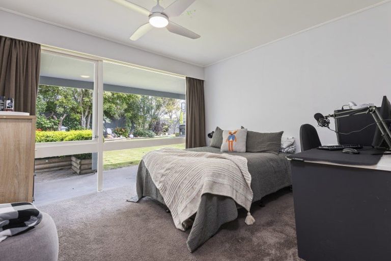 Photo of property in 52 Wikiriwhi Crescent, Awapuni, Palmerston North, 4412