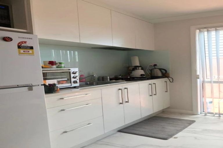 Photo of property in 14 Lagonda Rise, Oteha, Auckland, 0632