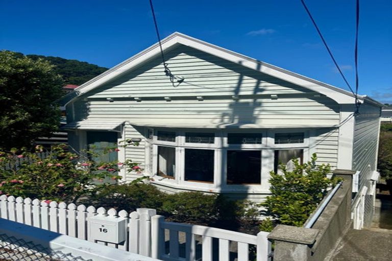 Photo of property in 16 Stafford Street, Mount Victoria, Wellington, 6011