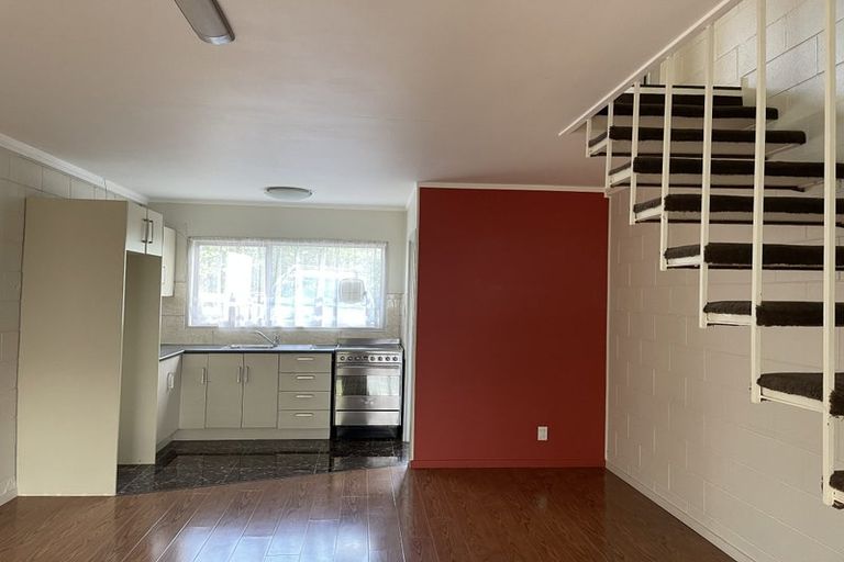 Photo of property in 5/106 West Coast Road, Glen Eden, Auckland, 0602