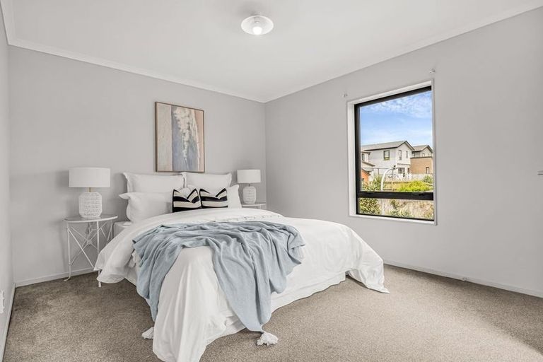 Photo of property in 43 Becker Drive, Weymouth, Auckland, 2103