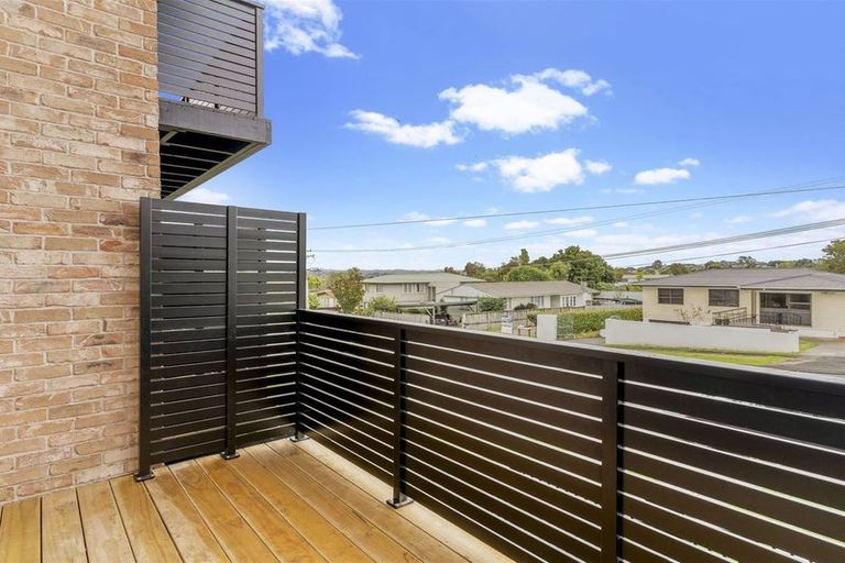 Photo of property in 2/137 View Road, Sunnyvale, Auckland, 0612