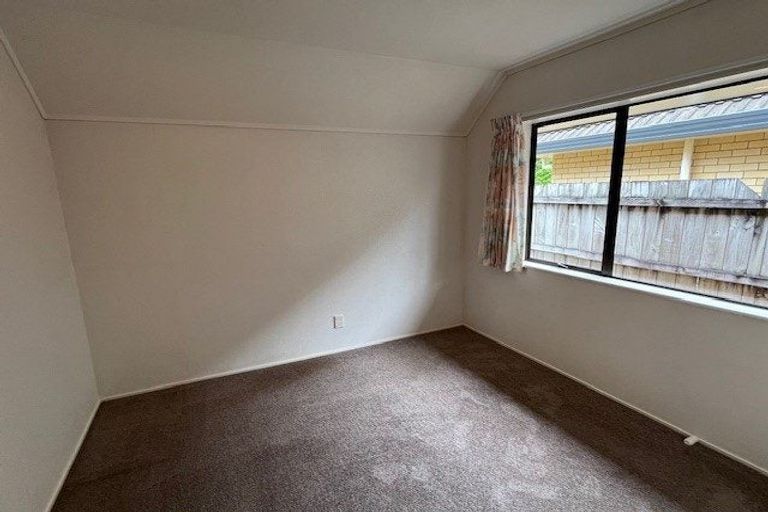 Photo of property in 2/31 Crescent Hills Court, Northpark, Auckland, 2013