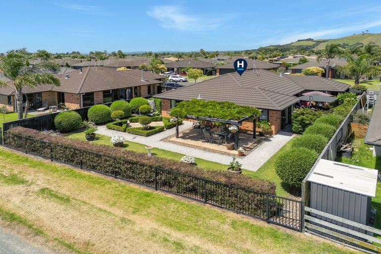 Photo of property in 46 Carrington Drive, Papamoa Beach, Papamoa, 3118