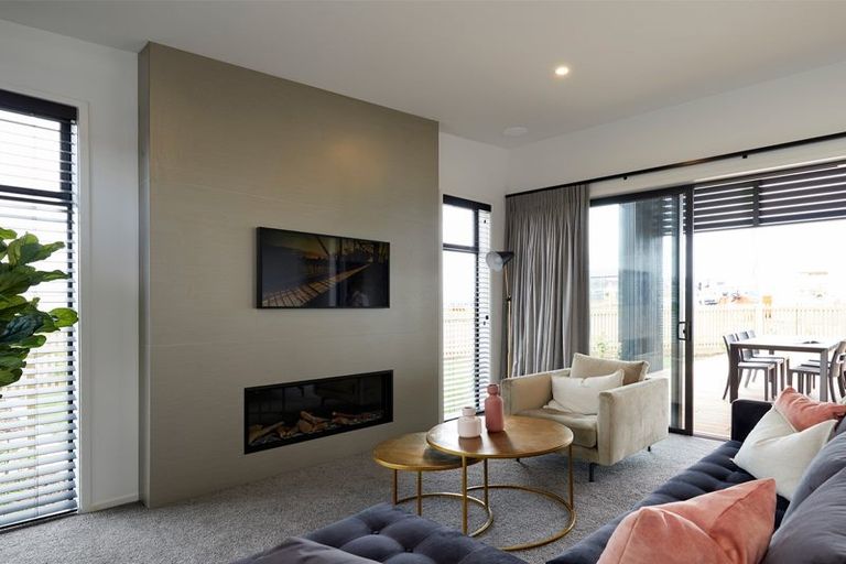 Photo of property in 2 Flotilla Place, Long Bay, Auckland, 0630