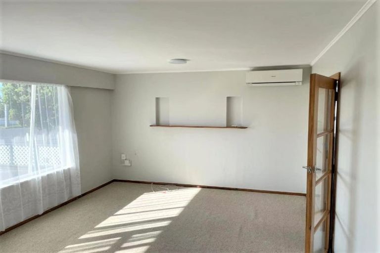 Photo of property in 12 Mersey Street, Levin, 5510