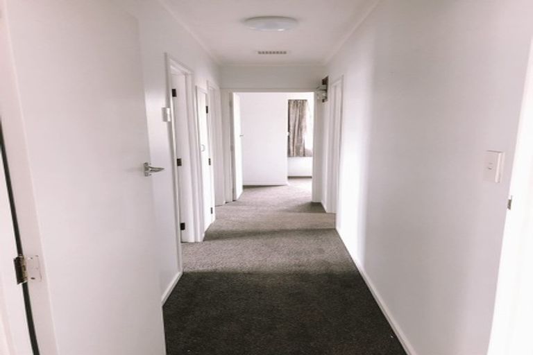 Photo of property in 19a Atkinson Road, Titirangi, Auckland, 0604