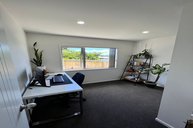 Photo of property in 78a Lincoln Park Avenue, Massey, Auckland, 0614