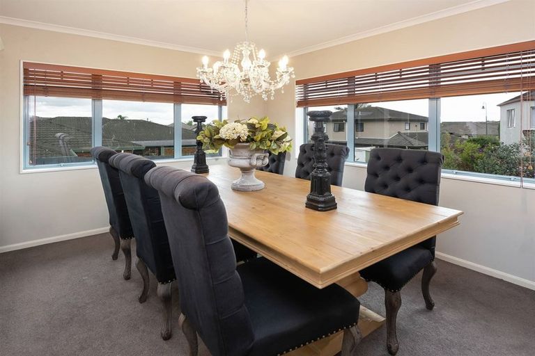 Photo of property in 31 Moyrus Crescent, East Tamaki Heights, Auckland, 2016