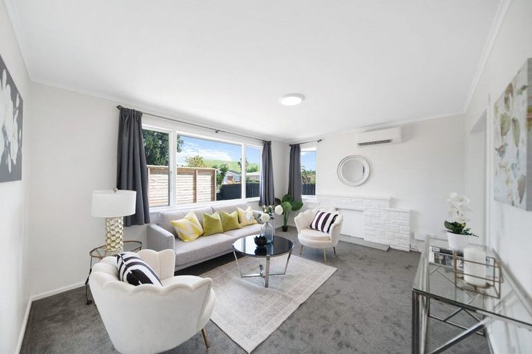 Photo of property in 7 Tarata Crescent, Mangere Bridge, Auckland, 2022