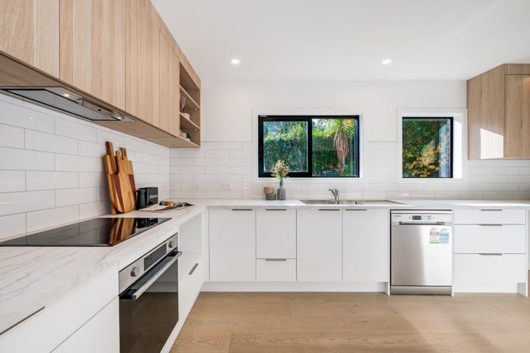 Photo of property in 10 Kakariki Grove, Waikanae, 5036