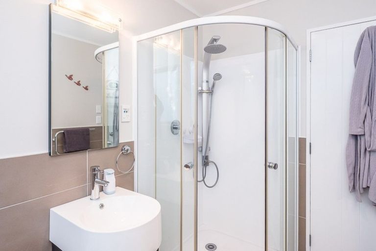 Photo of property in 6 Hicks Crescent, Waikanae Beach, Waikanae, 5036