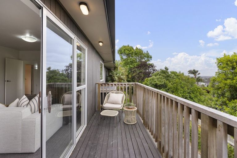 Photo of property in 2/218 East Coast Road, Forrest Hill, Auckland, 0620