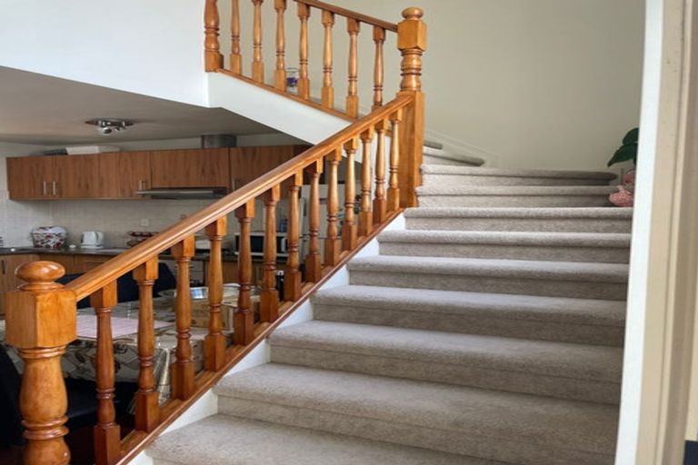 Photo of property in 10 Trotting Terrace, Fairview Heights, Auckland, 0632