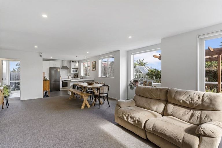 Photo of property in 28 Kotuku Street, Te Atatu Peninsula, Auckland, 0610