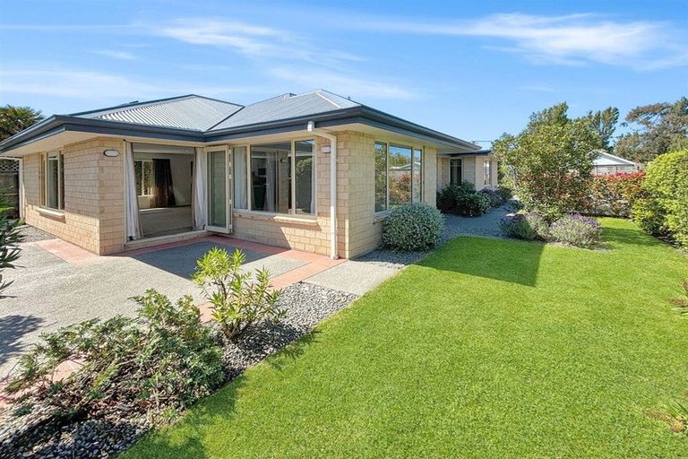 Photo of property in 80 Bowhill Road, New Brighton, Christchurch, 8083
