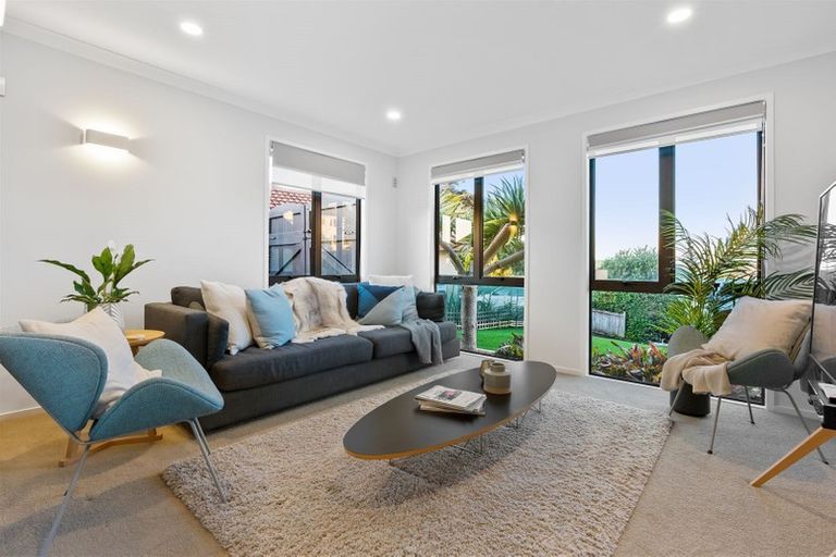 Photo of property in 14 San Martin Place, Goodwood Heights, Auckland, 2105