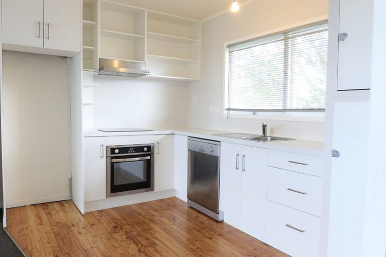 Photo of property in 4/77 Old Lake Road, Narrow Neck, Auckland, 0624