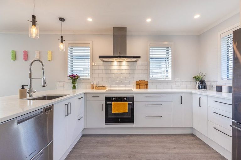 Photo of property in 30 Freedom Drive, Kelvin Grove, Palmerston North, 4414