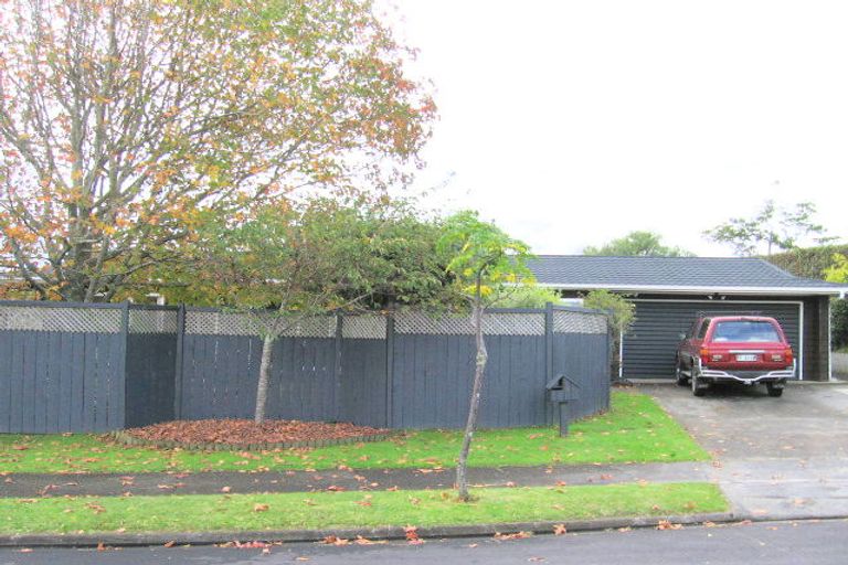 Photo of property in 8 Markham Place, Bucklands Beach, Auckland, 2012
