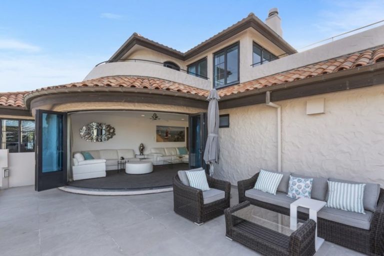 Photo of property in 1/60 Milford Road, Milford, Auckland, 0620