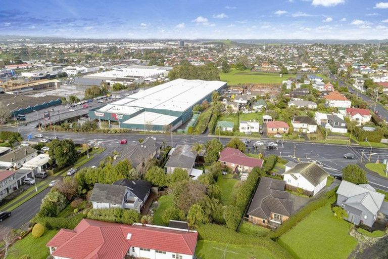 Photo of property in 1a Lunn Avenue, Mount Wellington, Auckland, 1072