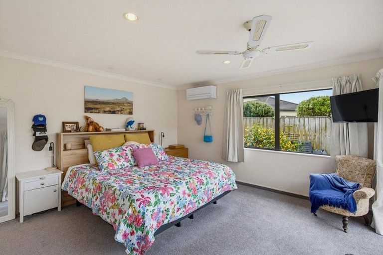 Photo of property in 166 Milne Drive, Paraparaumu, 5032