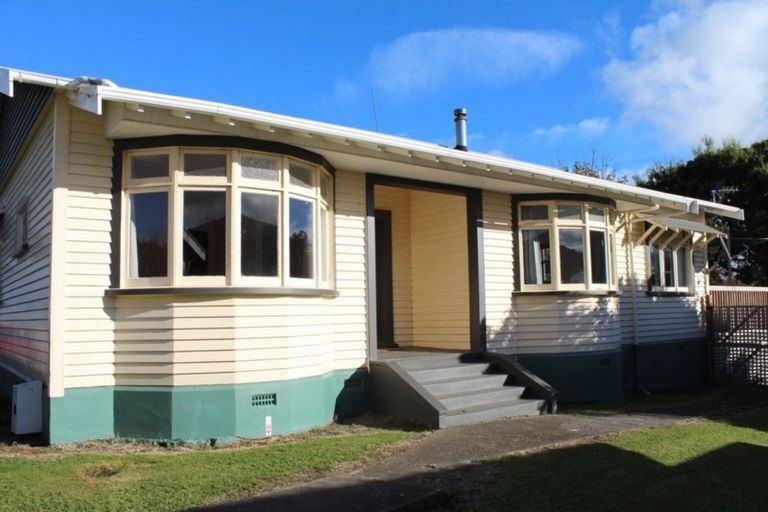 Photo of property in 243 High Street, Eltham, 4322