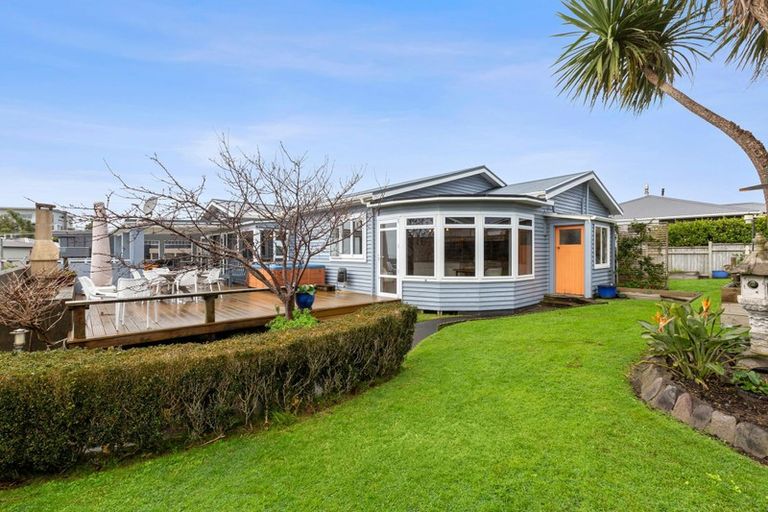 Photo of property in 18 South Road, Moturoa, New Plymouth, 4310