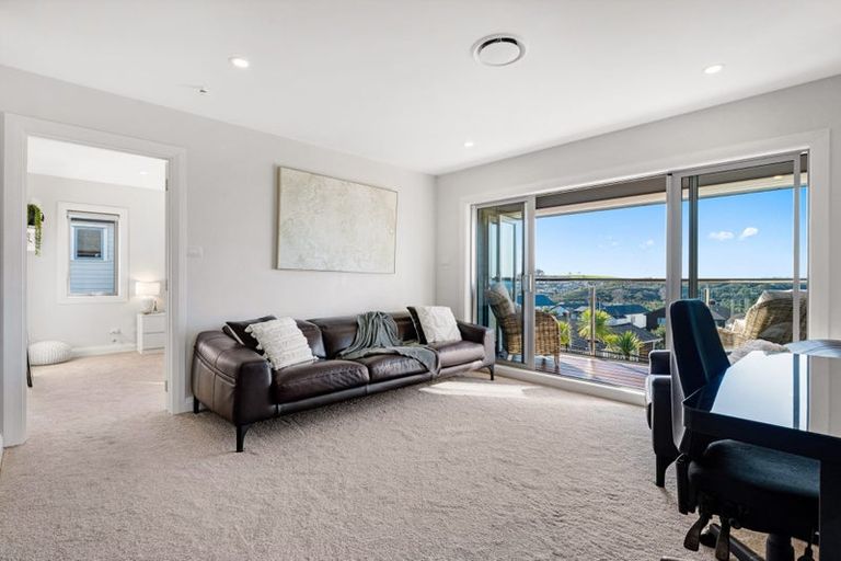 Photo of property in 33 Te Oneroa Way, Long Bay, Auckland, 0630