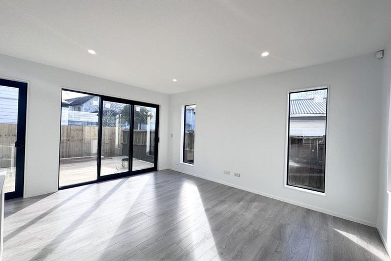 Photo of property in 3b Glennandrew Drive, Half Moon Bay, Auckland, 2012