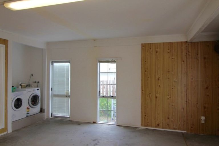 Photo of property in 2/10 Centorian Drive, Windsor Park, Auckland, 0632