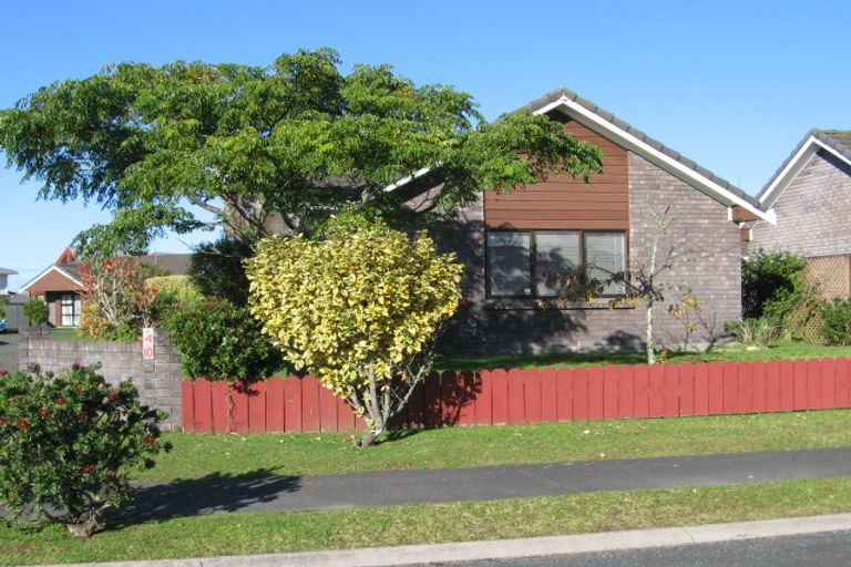 Photo of property in 8 Crampton Court, Orewa, 0931
