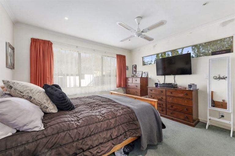 Photo of property in 20 Montana Road, Totara Park, Upper Hutt, 5018