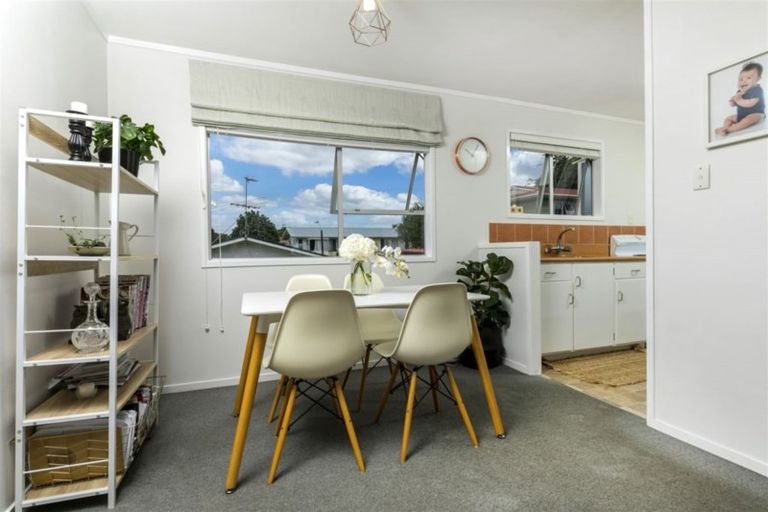 Photo of property in 2/13 Talavera Place, Te Atatu South, Auckland, 0602