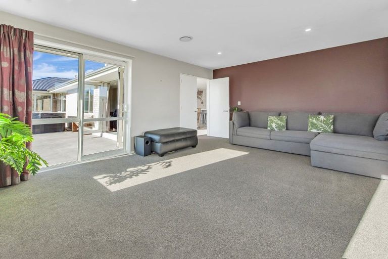 Photo of property in 9 Dundee Close, Darfield, 7510