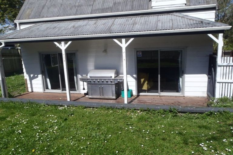 Photo of property in 99 Kemp Road, Massey, Auckland, 0614