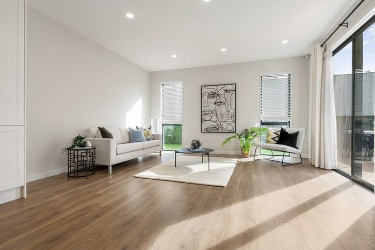 Photo of property in 8 Thomas Rielly Avenue, Hobsonville, Auckland, 0616