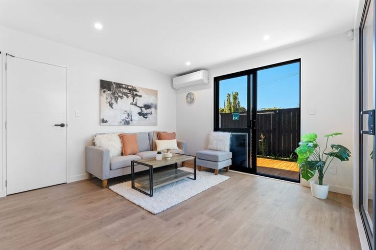 Photo of property in 8b Rowan Terrace, Te Atatu South, Auckland, 0610