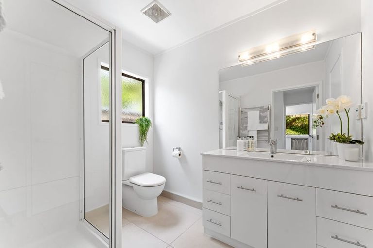 Photo of property in 6 Elliston Crescent, Stanmore Bay, Whangaparaoa, 0932