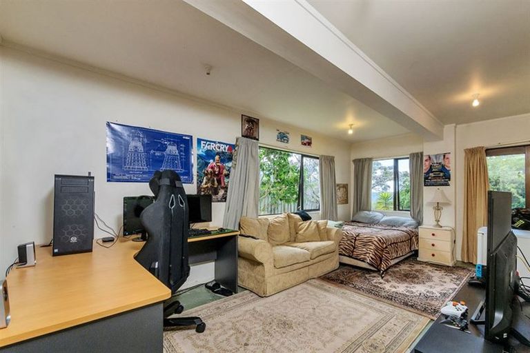Photo of property in 109 Luckens Road, West Harbour, Auckland, 0618