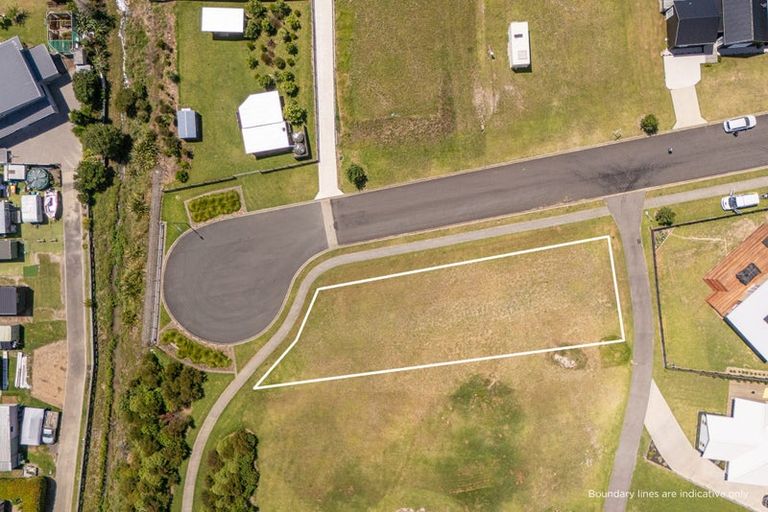 Photo of property in 2 Tinirau Place, Cooks Beach, 3591